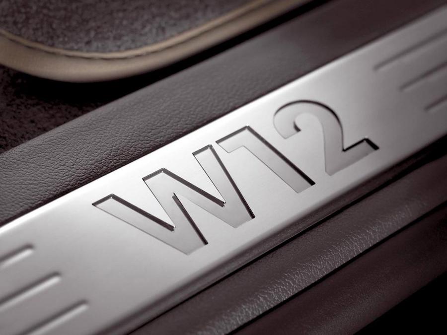  Volkswagen Touareg W12 2005 года  (фото 2 из 8)